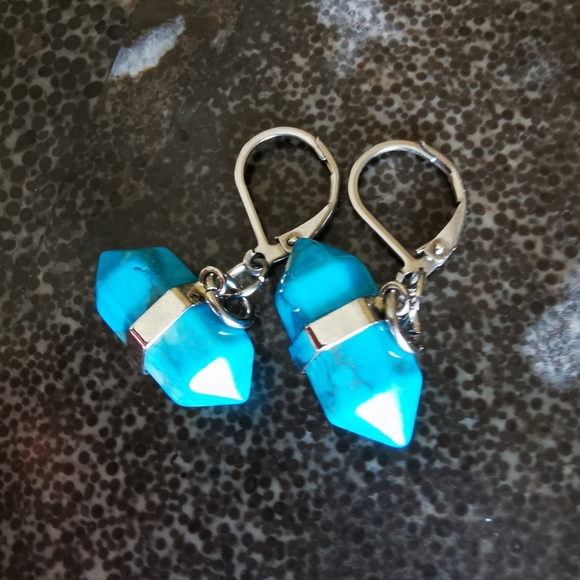 Handmade Turquoise Howlite Double Point Earrings - Picture 3 of 3